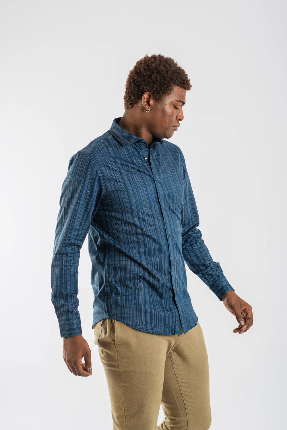 Why do vertical stripe shirts make men look taller and more structured?